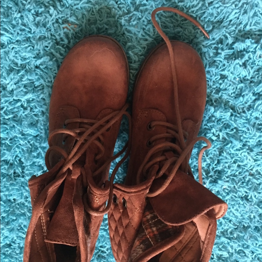 Boots - Picture 3 of 5